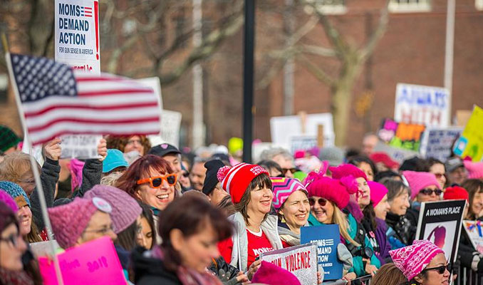 Kadınlar Trump'ı protesto etti