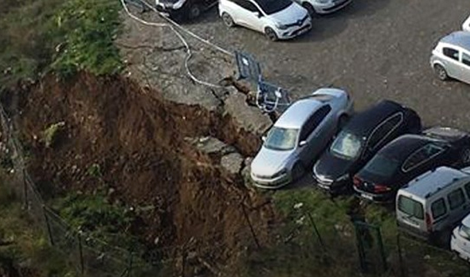Ataşehir'de şok! Otoparkta toprak kayması