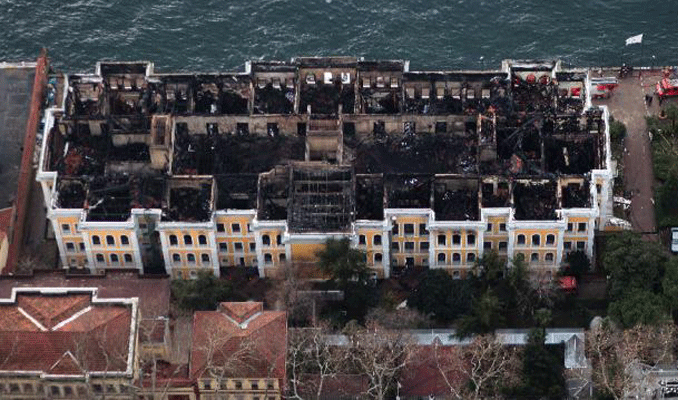 Galatasaray Üniversitesi'nin yanan binasına 7.6 milyonluk restorasyon