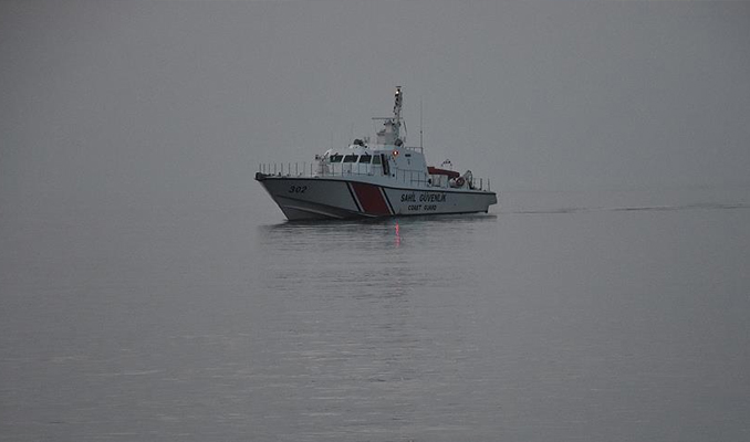 İzmir'de göçmenleri taşıyan tekne battı: 10 kişi kayıp