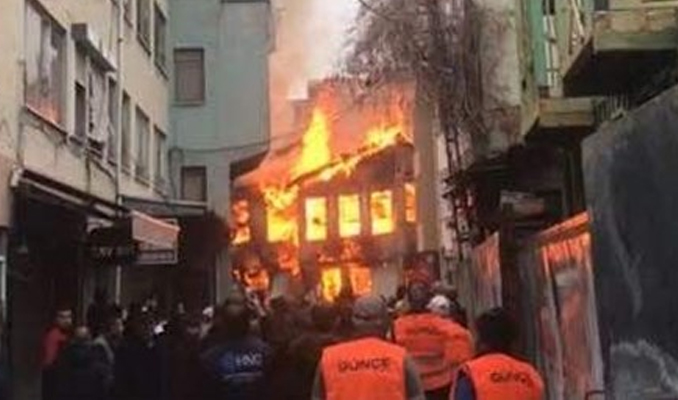 Bursa'da Tarihi Kayhan Çarşısı'nda yangın