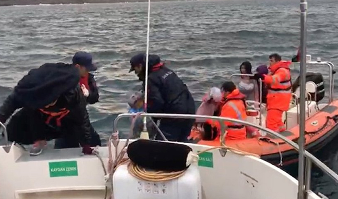 Ege'de mahsur kalan 40 göçmen için kurtarma operasyonu