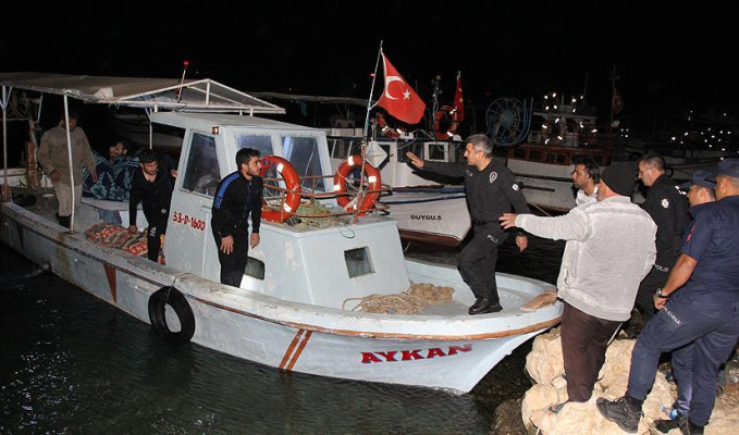 Göçmenleri taşıyan tekne battı