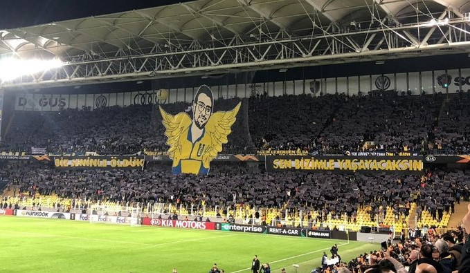 Fenerbahçe taraftarları Koray Şener'i unutmadı