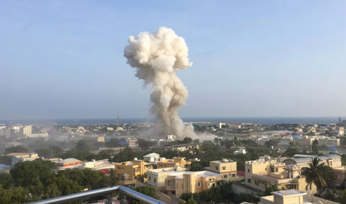 Mogadişu'da peşpeşe patlama