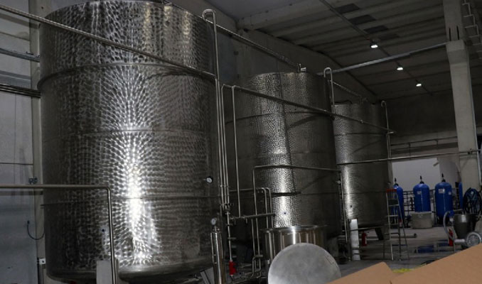 Sirke fabrikasında 25 ton sahte votka ele geçirildi