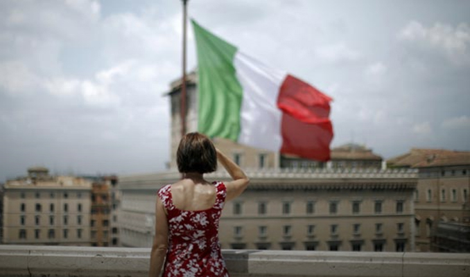İtalya bütçe açığını düşürdü