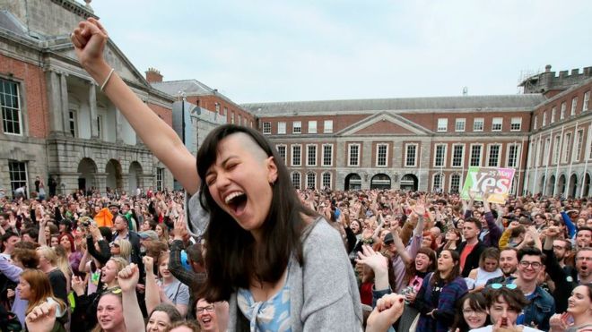 İrlanda'da kürtaja izin veren tasarı parlamentodan geçti