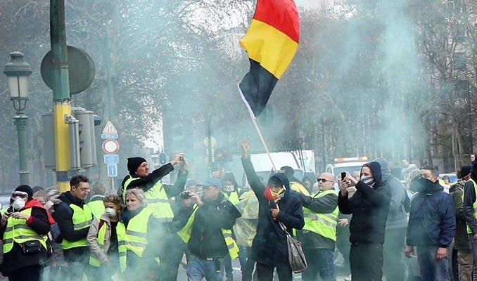 Belçika'da 'sarı yeleklilerden' yol kapatma eylemi