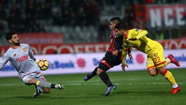 Gençlerbirliği, Göztepe'yi 3 golle geçti