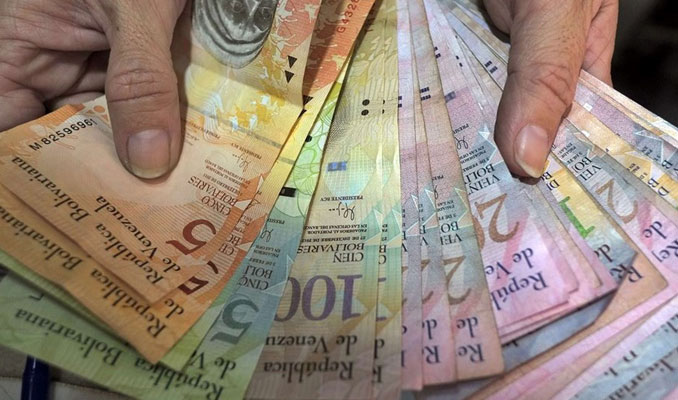 Hiper enflasyon  Bolivara hızla değer kaybettirdi