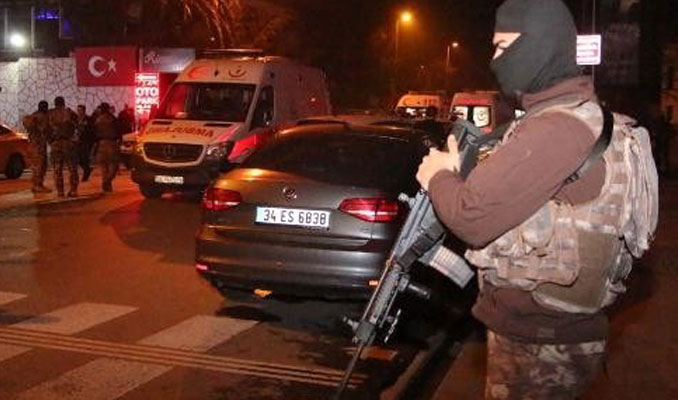 Beşiktaş'ta gece kulübü önünde silahlı kavga