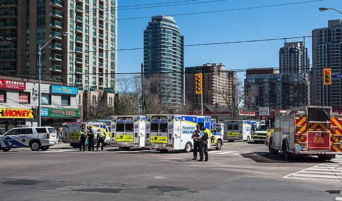 Toronto'da minibüsle katliam: 9 ölü