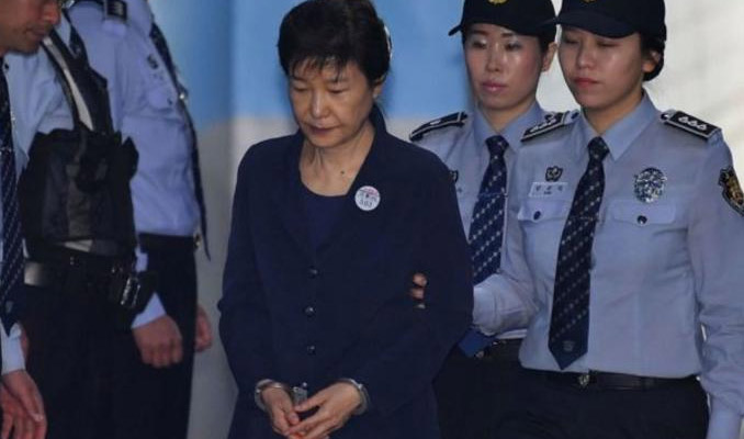 Güney Kore'nin eski cumhurbaşkanına 24 yıl hapis