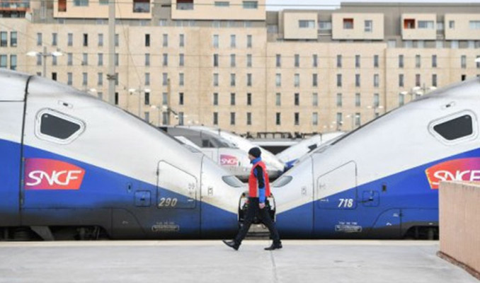Fransa'da demiryolu grevinin faturası 100 milyon euro