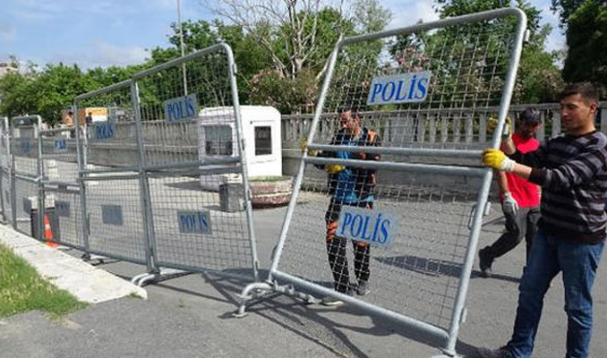Gezi Parkı'nın etrafı polis bariyerleriyle çevrildi