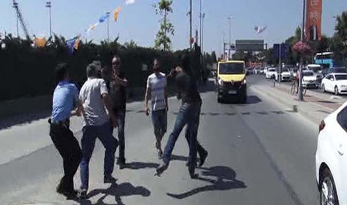 Faytoncular İstanbul'un göbeğinde vatandaşlara saldırdı