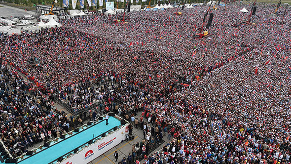 AK Parti'nin İstanbul mitingine 1 milyon 300 bin kişi katıldı