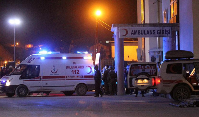 Hakkari Çukurca'da askeri konvoya roketli saldırı