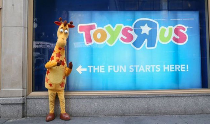 Toys'R'Us, zürafasını bile satıyor