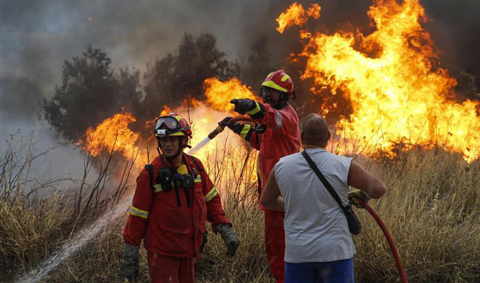 Yunanistan'da orman yangını: En az 60 ölü