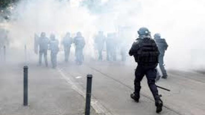 Fransa'da sokak çatışmaları sürüyor!
