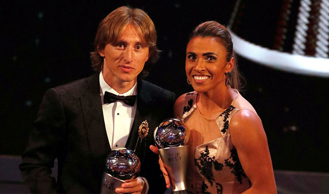 Yılın futbolcusu erkeklerde Modric, kadınlarda Marta