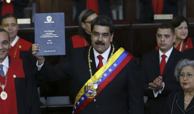 Maduro yemin merasiminde Oktay'ı selamladı