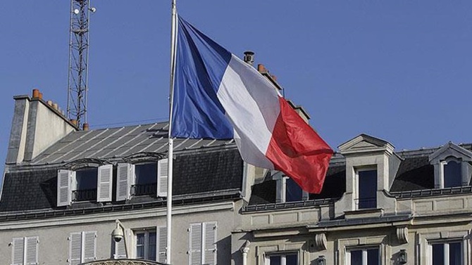 Fransa'da bakanlık binasına saldırı!