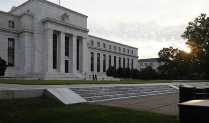 Fed büyük bankalar için kriz sonrası kurallarını gevşetti