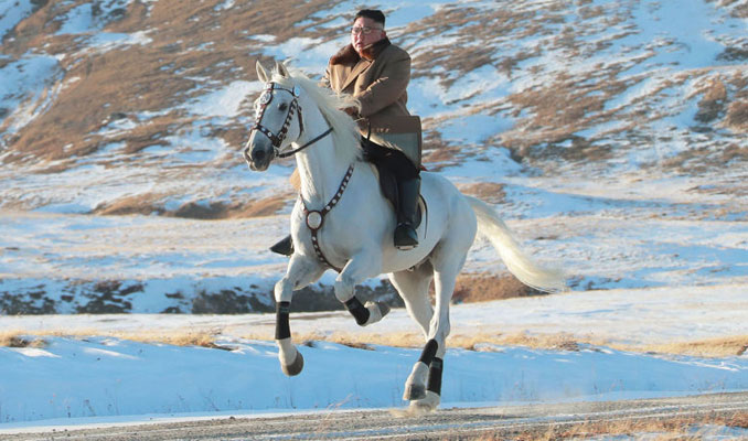 Kuzey Kore Lideri, beyaz at sırtında kutsal dağa çıktı