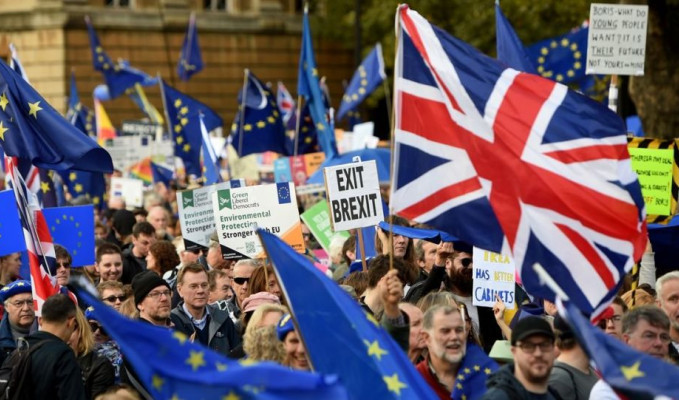 Brexit karşıtı 1 milyon kişi Londra'da yürüdü!