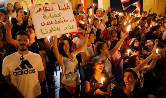 Lübnan'da bakan ve vekil maaşları yarıya indiriliyor