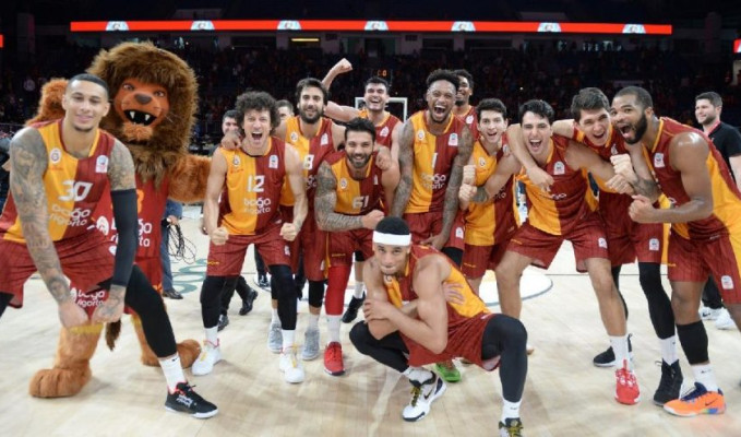 Galatasaray, Fenerbahçe'ye bir ilki yaşattı