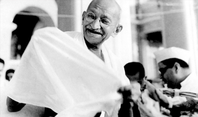 Mahatma Gandi'nin anıtta saklanan külleri çalındı
