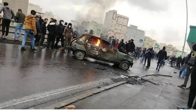 İran'da benzin protestocularına idam cezası
