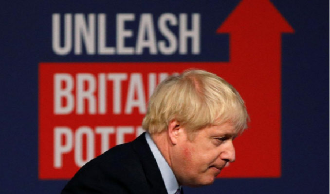 İngiltere'de anketlere göre Johnson'ın partisi açık ara önde