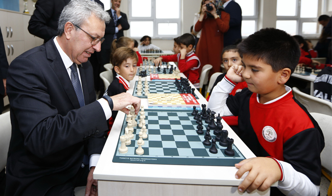 İş Bankası 25 bininci satranç sınıfını açtı