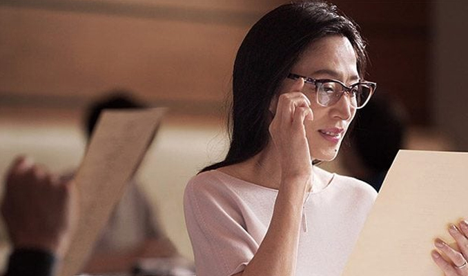 Japonya'da 'kadın çalışanlara gözlük yasağı'