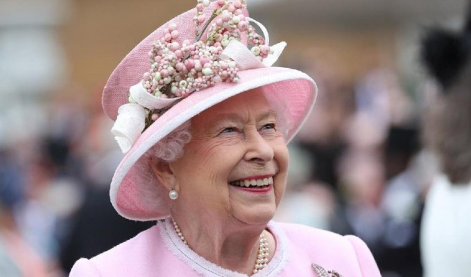 Kraliçe 2. Elizabeth 400 bin lira maaşla sosyal medya danışmanı arıyor 
