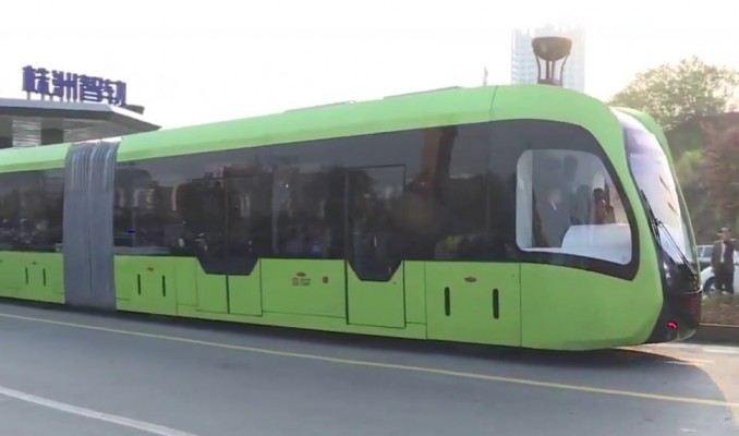 Çin’de sürücüsüz ve raysız tramvay seferlere başlıyor