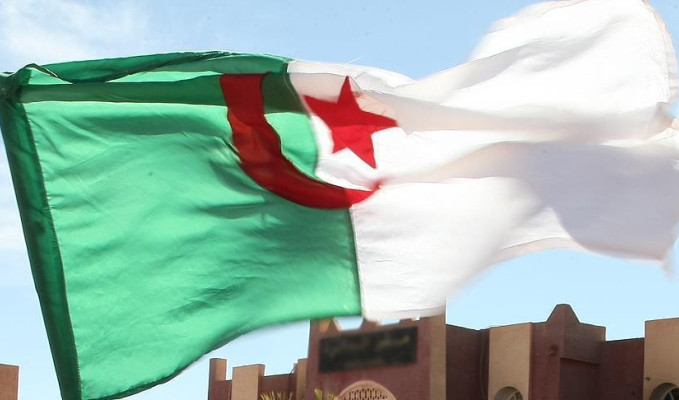 Cezayir, Fransa'dan çöldeki nükleer atıklarını toplamasını istedi