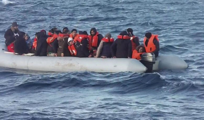 Kuşadası'nda 52 göçmen kurtarıldı