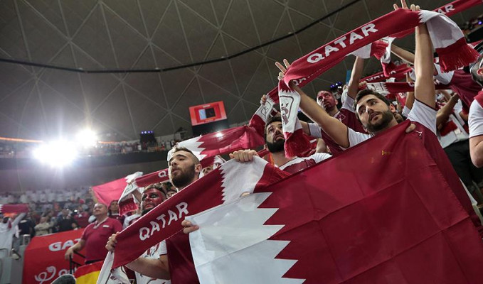 Katar forması giyen İngiliz vatandaşı BAE'de tutuklandı