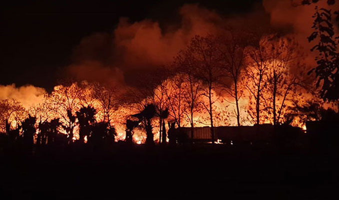 Kemer'de çöplük yangını ormanı tehdit ediyor