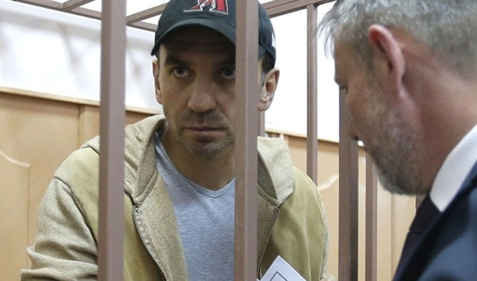 Rusya'da eski bakan zimmet iddiasıyla tutuklandı