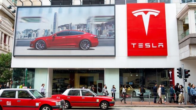Tesla CEO'su açıkladı: 1 milyon robot taksi geliyor