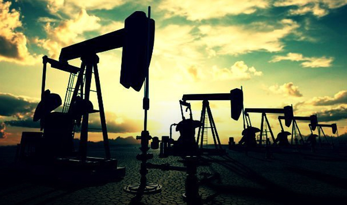 Petrol ABD'de stokların artması ile kayıplarını korudu