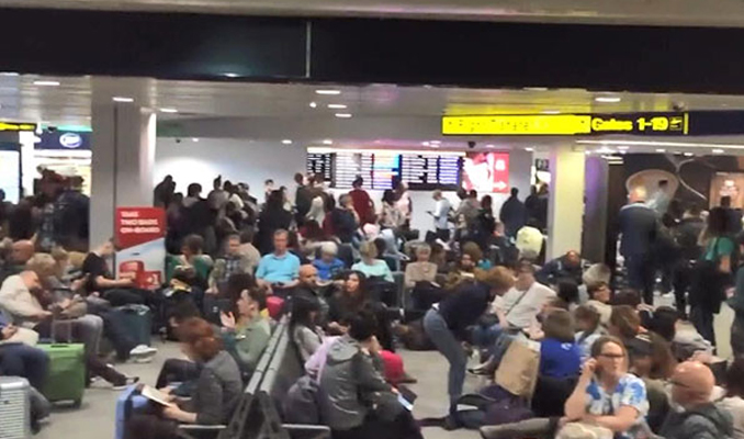 Manchester Havalimanı’nda 87 uçuş iptal