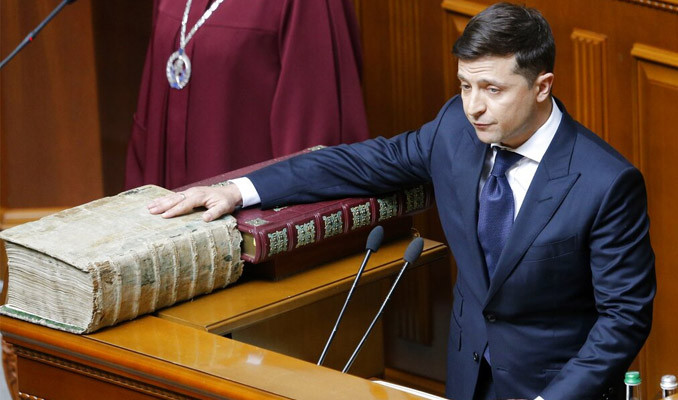 Ukrayna Cumhurbaşkanı Zelenskiy parlamentoyu feshetti